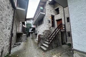 CASA SEMINDIPENDENTE A CIVO