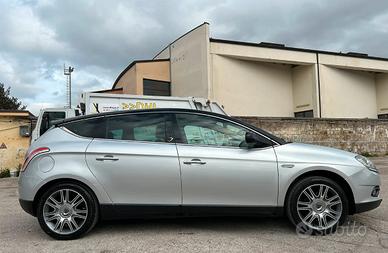 Lancia delta 2011 platinum gpl