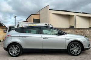 Lancia delta 2011 platinum gpl