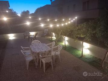 Piano terra con giardino davanti al mare