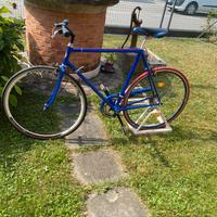 Bicicletta artigianale tipo corsa