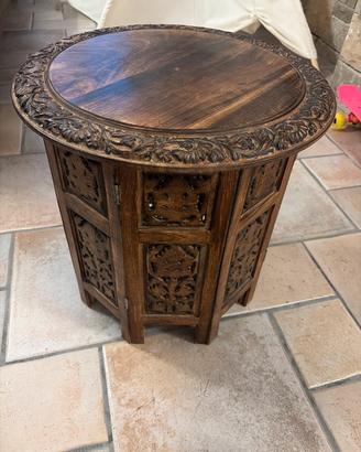 Tavolino in legno marrone scuro