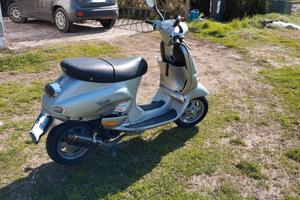 Vespa ET4 125cc incidentata