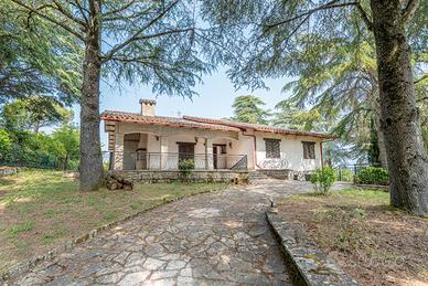 Villa singola mq 300 con terreno ,Candeleto UV/578