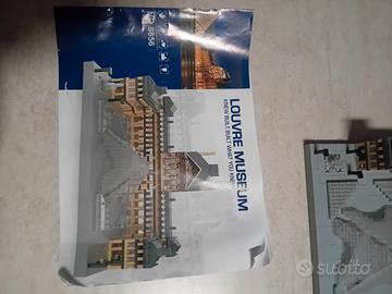 Museo del Louvre tipo lego