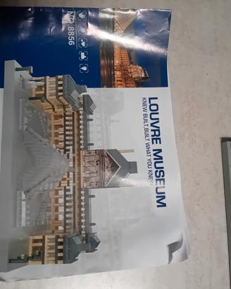 Museo del Louvre tipo lego