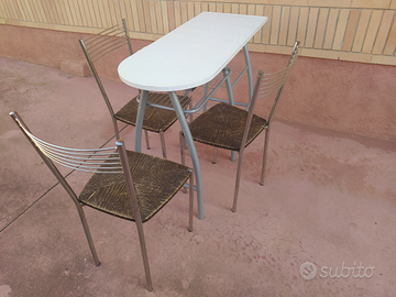 Tavoli vari con Sedie Sgabelli e altro