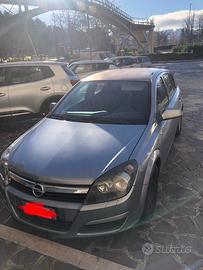 Opel Astra H. Anno 2004