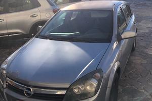 Opel Astra H. Anno 2004