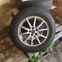 Quattro ruote complete da neve