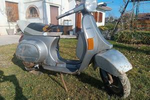 Vespa pk 50 con documenti 
