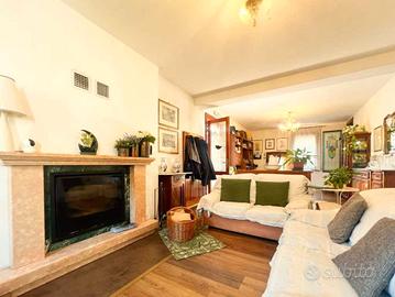 MIRA CENTRO Luminosa Casa Singola con scoperto