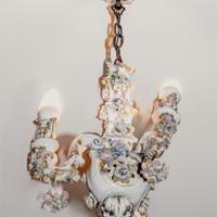 lampadario in ceramica di Capodimonte 