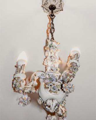 lampadario in ceramica di Capodimonte 