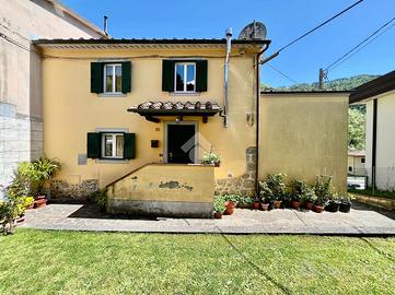 CASA SEMINDIPENDENTE A VILLA BASILICA