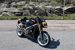 Aprilia Rsv Tuono 1000 old