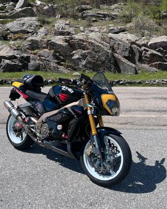 Aprilia Rsv Tuono 1000 old