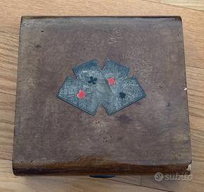 Cofanetto in legno per giochi di carte e fiches