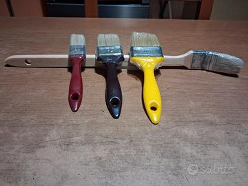 set 4 pennelli per smalto