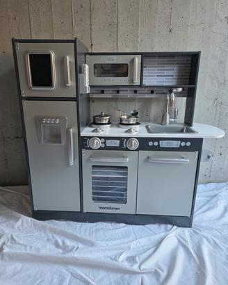 Cucina giocattolo in legno 