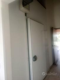 Cella frigo da 235 cm x 220 cm altezza 297 cm