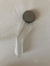 Fermatende a calamita grigio perla