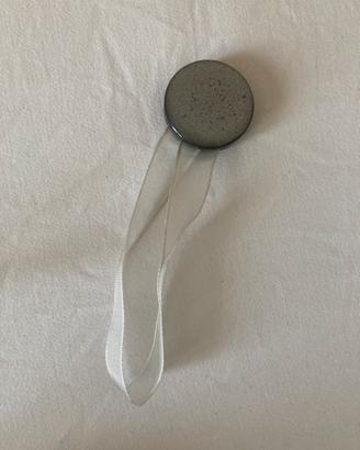 Fermatende a calamita grigio perla
