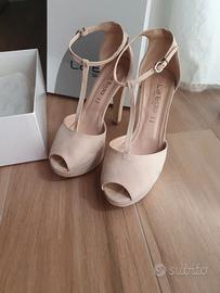 Sandalo con cinturino e forma a T beige scamosciat