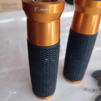 scarico e manopole praticamente nuovi