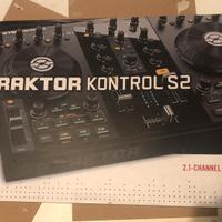 Native instrument TRAKTOR KONTROL S2 .