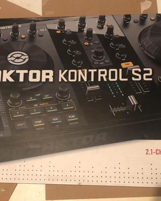 Native instrument TRAKTOR KONTROL S2 .