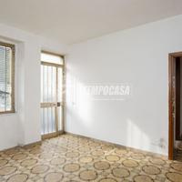 2 LOCALI CON BALCONE