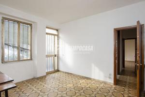 2 LOCALI CON BALCONE