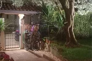 BRENNA vendiamo PORZIONE DI CASA con giardino