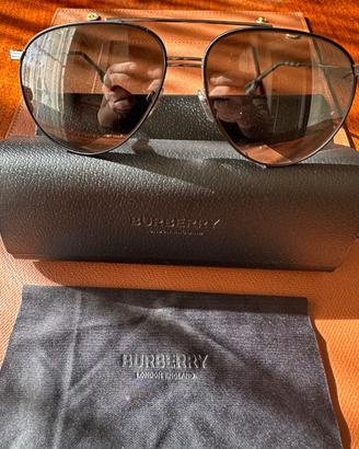occhiali da sole Burberry modello B 3108.