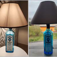 Lampada realizzata con bottiglie