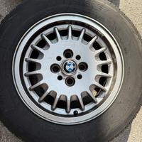 Cerchi 14” bmw e30 con coprimozzi e gomme