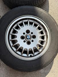 Cerchi 14” bmw e30 con coprimozzi e gomme