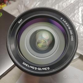 Obiettivo Sony E 18-200 oss