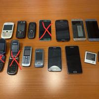 Lotto vecchi telefoni NON TESTATI