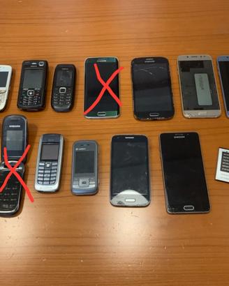 Lotto vecchi telefoni NON TESTATI