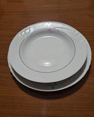 servizio piatti cupi e piani vintage in porcellana