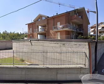 Immobile in asta di 121 m² con 3 locali e box auto