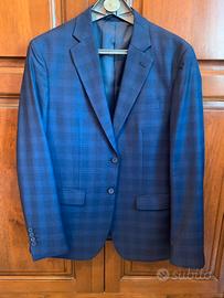 Elegante abito completo blu a quadri