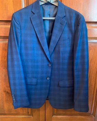 Elegante abito completo blu a quadri