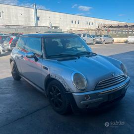 MINI Cooper R50 2004 1.4 Diesel 1ND PER RICAMBI