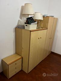 Armadi e cassettiera in legno