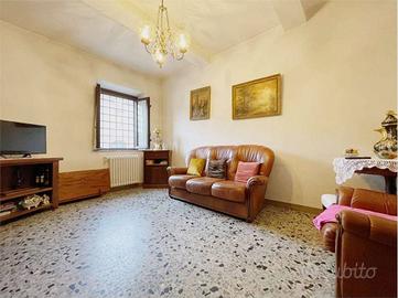 Casa indipendente di 150 m² con più di 5 locali e 