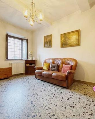 Casa indipendente di 150 m² con più di 5 locali e 