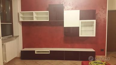 Parete arredata sala